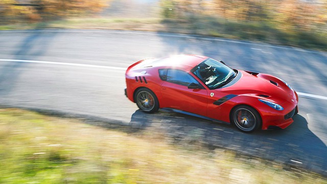 Siêu xe F12tdf hỏng bộ ly hợp và bốc cháy, Ferrari cử người đến sửa ngay trong đêm - Ảnh 7.