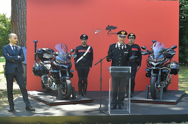 Cảnh sát Ý được trang bị mô tô tuần tra Ducati Multistrada 1200 mới - Ảnh 1.