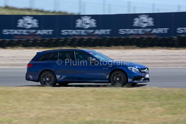 Mercedes-AMG C63 Estate bay lên không trung trong tai nạn kinh hoàng - Ảnh 1.