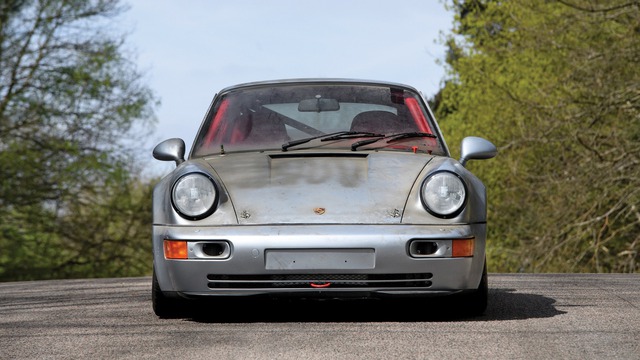 Porsche 911 chưa từng qua sử dụng trong 24 năm được bán với giá hơn 50 tỷ Đồng - Ảnh 1.