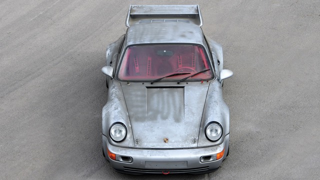 Porsche 911 chưa từng qua sử dụng trong 24 năm được bán với giá hơn 50 tỷ Đồng - Ảnh 3.