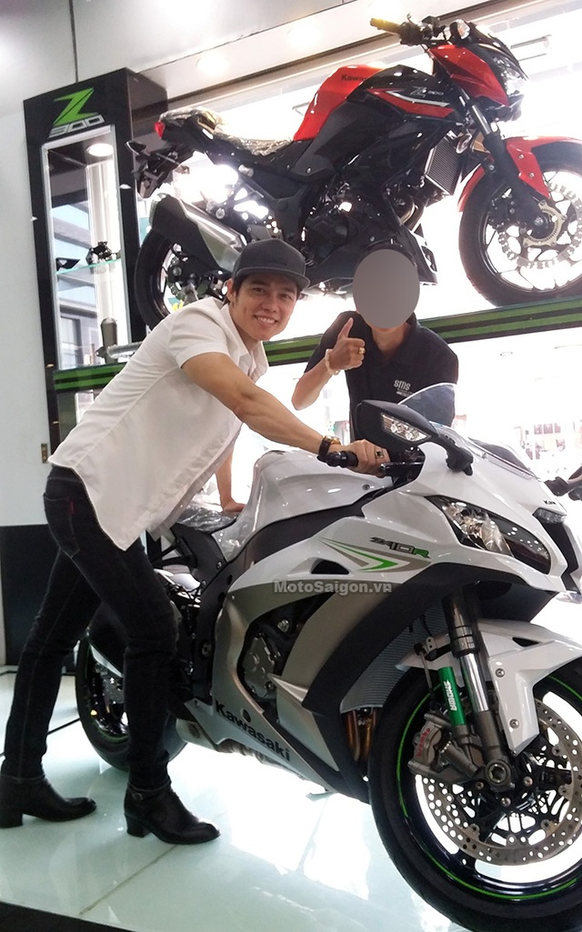 Nam ca sỹ Lưu Chí Vỹ mua mô tô Kawasaki Ninja ZX-10R 2017 trị giá hơn nửa tỷ Đồng - Ảnh 1. Nam ca sỹ Lưu Chí Vỹ mua mô tô Kawasaki Ninja ZX-10R 2017 trị giá hơn nửa tỷ Đồng - Ảnh 1.