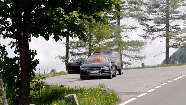 Xe sang Audi A7 2019 bốc cháy ngùn ngụt trên đường thử - Ảnh 2.