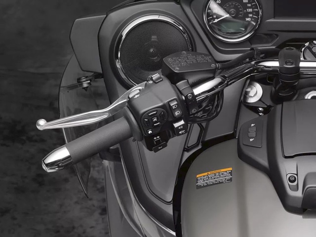 Xe đường trường Yamaha Star Venture 2018 trình làng, giá từ 567 triệu Đồng - Ảnh 8. Xe đường trường Yamaha Star Venture 2018 trình làng, giá từ 567 triệu Đồng - Ảnh 8.