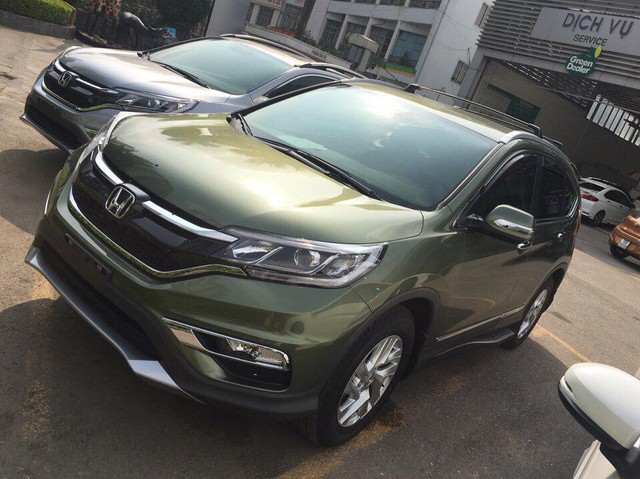 Xuất hiện Honda CR-V sơn màu xanh lục lạ mắt tại Hà Nội - Ảnh 2. Xuất hiện Honda CR-V sơn màu xanh lục lạ mắt tại Hà Nội - Ảnh 2.