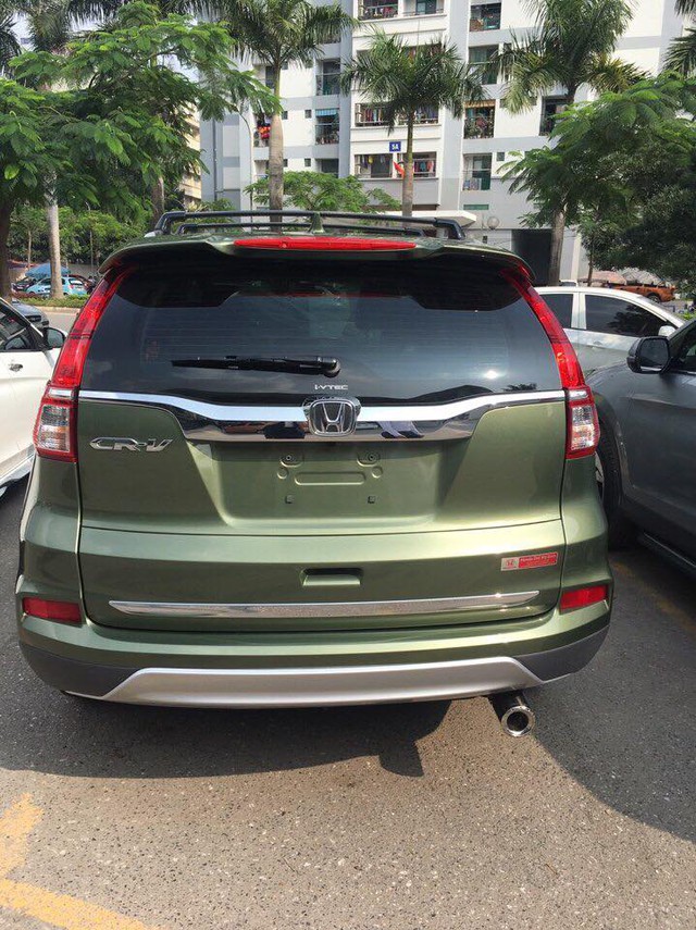 Xuất hiện Honda CR-V sơn màu xanh lục lạ mắt tại Hà Nội - Ảnh 5. Xuất hiện Honda CR-V sơn màu xanh lục lạ mắt tại Hà Nội - Ảnh 5.