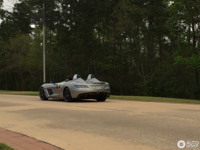 Ông bố gây tranh cãi khi cho con nhỏ cầm vô lăng siêu xe Mercedes-Benz SLR McLaren Stirling Moss - Ảnh 3.