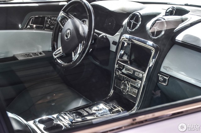 Xế lạ David Brown Speedback GT xuất hiện cùng siêu xe Koenigsegg dát vàng và đính kim cương - Ảnh 7. Xế lạ David Brown Speedback GT xuất hiện cùng siêu xe Koenigsegg dát vàng và đính kim cương - Ảnh 7.