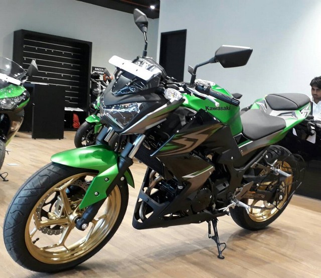 Naked bike giá rẻ Kawasaki Z250 2017 xuất hiện tại đại lý - Ảnh 3.