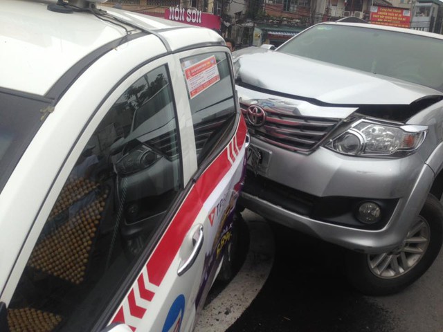 Hà Nội: Xe điên Toyota Fortuner gây tai nạn liên hoàn khiến 3 người bị thương - Ảnh 5.