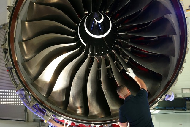 Khám phá nhà máy sản xuất một trong những động cơ máy bay chạy êm nhất của Rolls-Royce - Ảnh 4.