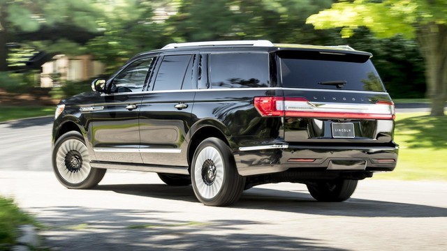 Chuyên cơ mặt đất Lincoln Navigator 2018 thêm đồ sộ với phiên bản kéo dài - Ảnh 3.