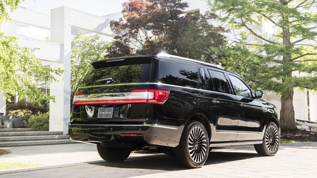 Chuyên cơ mặt đất Lincoln Navigator 2018 thêm đồ sộ với phiên bản kéo dài - Ảnh 6.