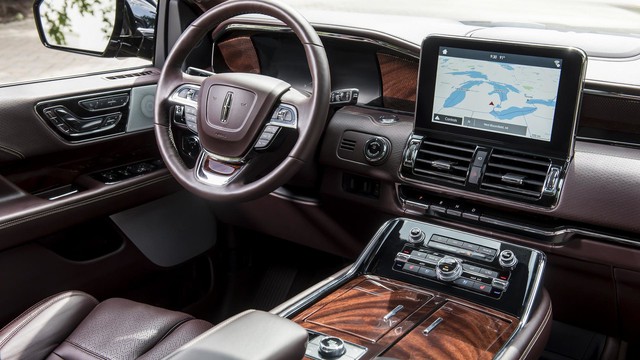 Chuyên cơ mặt đất Lincoln Navigator 2018 thêm đồ sộ với phiên bản kéo dài - Ảnh 10. Chuyên cơ mặt đất Lincoln Navigator 2018 thêm đồ sộ với phiên bản kéo dài - Ảnh 10.