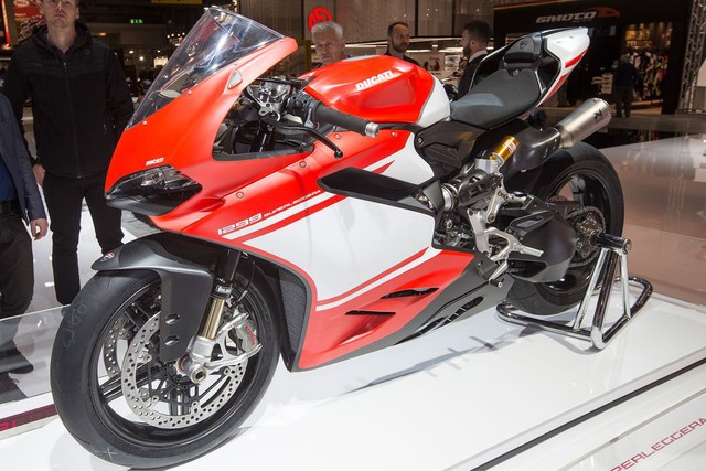 Siêu mô tô tiền tỷ Ducati 1299 Superleggera đầu tiên được giao cho chủ nhân - Ảnh 2.
