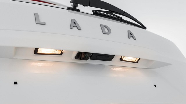 Range Rover Evoque của Nga Lada XRAY có phiên bản mới với trang bị tốt hơn - Ảnh 1.