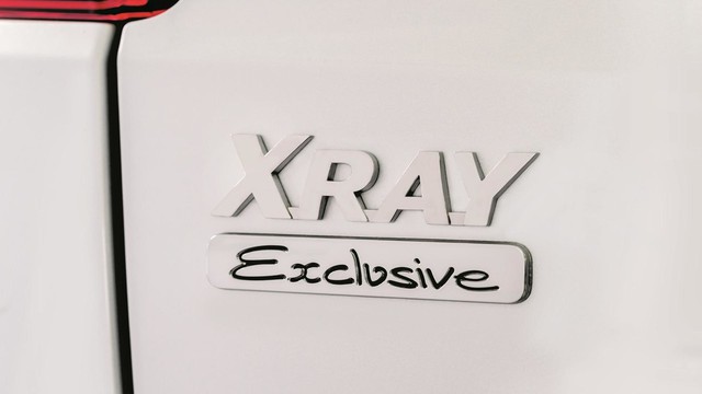 Range Rover Evoque của Nga Lada XRAY có phiên bản mới với trang bị tốt hơn - Ảnh 2.