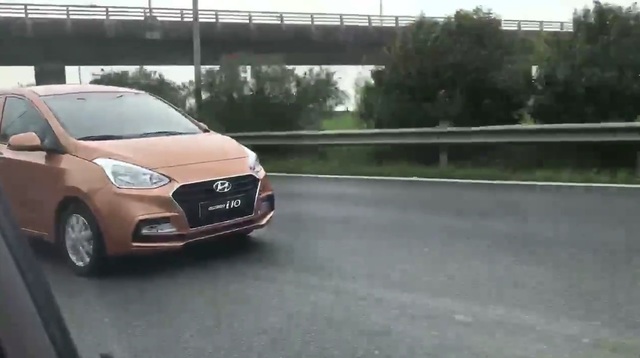 Video bắt gặp Hyundai Grand i10 Sedan 2017 trên đại lộ Thăng Long - Ảnh 2.