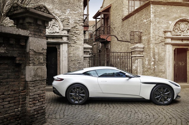Aston Martin DB11 có thêm phiên bản V8 với giá mềm hơn - Ảnh 3.