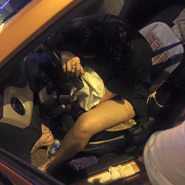Hà Nội: Kiều nữ say rượu lái Hyundai Grand i10 đâm vào đuôi Toyota Fortuner - Ảnh 2.