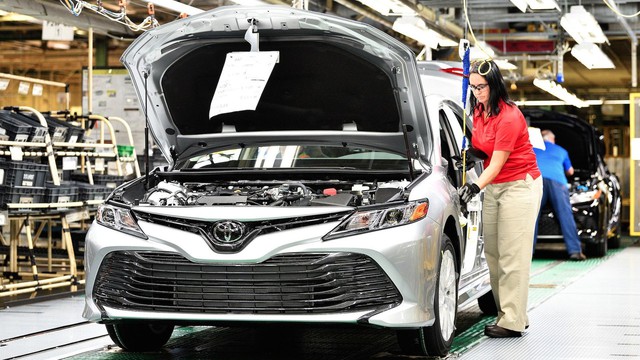 Toyota Camry 2018 bắt đầu lên dây chuyền sản xuất - Ảnh 1.