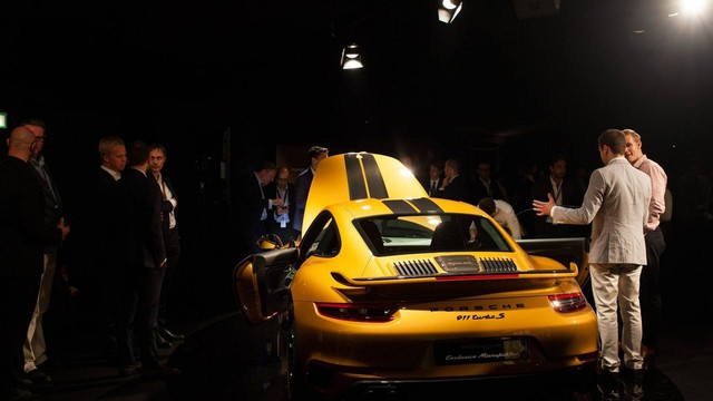 Ngắm xe thể thao số lượng ít Porsche 911 Turbo S Exclusive Series ngoài đời thực - Ảnh 11.