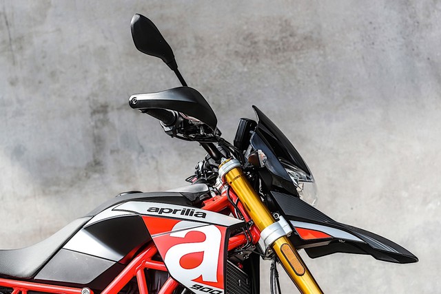 Chi tiết Aprilia Dorsoduro 900 2018 - Đối thủ của Ducati Hypermotard 939 - Ảnh 7.