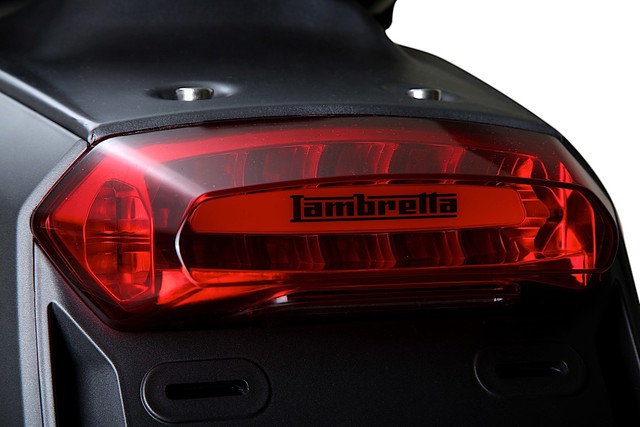 Lambretta V-Special - Scooter mới cho những người thích phong cách cổ điển - Ảnh 10.