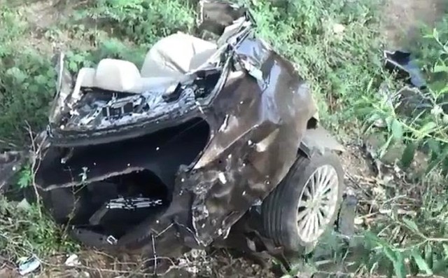 Sedan giá rẻ Suzuki Ciaz đứt đôi trong tai nạn ở tốc độ 170 km/h khiến 3 người thương vong - Ảnh 3.