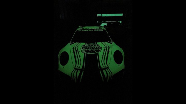 Choáng với bộ cánh ngoại thất phát sáng trong đêm của chiếc Porsche 911 GT3 RS - Ảnh 2.