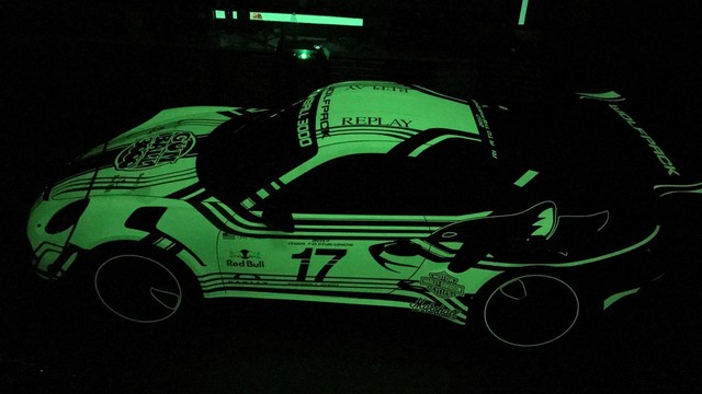 Choáng với bộ cánh ngoại thất phát sáng trong đêm của chiếc Porsche 911 GT3 RS - Ảnh 4.