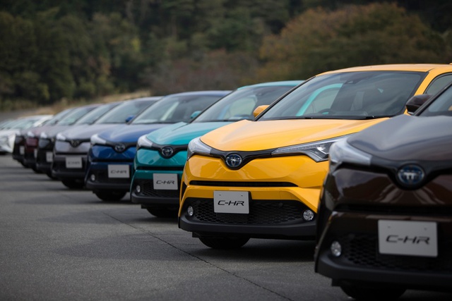 Toyota C-HR trở thành vua doanh số tại thị trường quê nhà  - Ảnh 1.