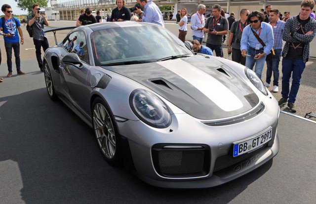 Porsche 911 phiên bản nhanh và mạnh nhất có giá lên đến 19,1 tỷ Đồng tại Việt Nam - Ảnh 1.