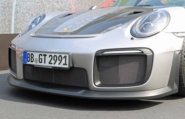 Porsche 911 phiên bản nhanh và mạnh nhất có giá lên đến 19,1 tỷ Đồng tại Việt Nam - Ảnh 3.