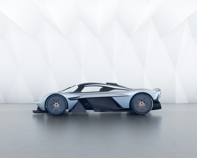 Phiên bản gần hoàn thiện của siêu phẩm Aston Martin Valkyrie lộ diện - Ảnh 3.