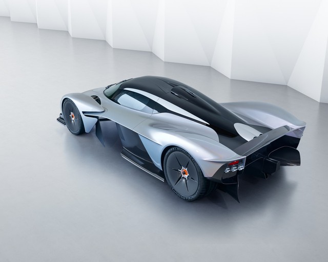 Phiên bản gần hoàn thiện của siêu phẩm Aston Martin Valkyrie lộ diện - Ảnh 7.