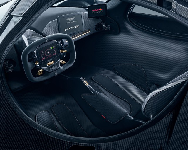 Phiên bản gần hoàn thiện của siêu phẩm Aston Martin Valkyrie lộ diện - Ảnh 10.