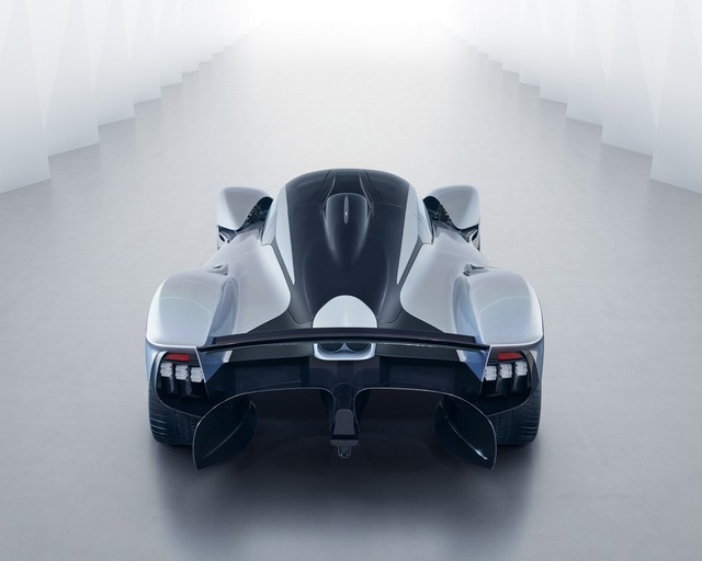 Phiên bản gần hoàn thiện của siêu phẩm Aston Martin Valkyrie lộ diện - Ảnh 14.