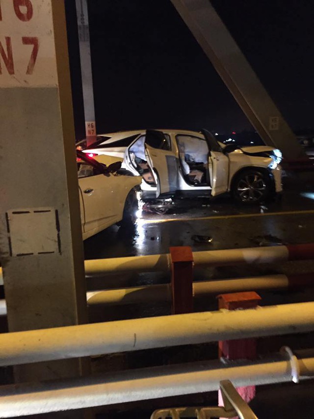 Đi vào làn ô tô trên cầu Chương Dương, xe máy kẹp ba va chạm với Lexus và Hyundai - Ảnh 7.