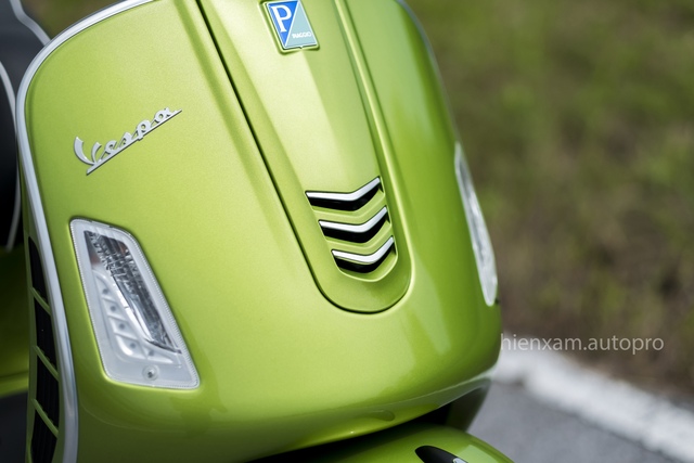 Cận cảnh Vespa GTS 300 - Đối thủ lớn của Honda SH300i - Ảnh 5.