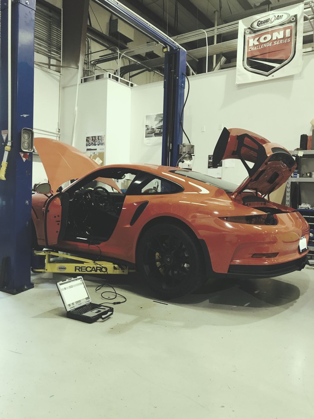 Fan cuồng Porsche bỏ ra 1 tỷ Đồng để thay hộp số sàn cho 911 GT3 RS - Ảnh 2.