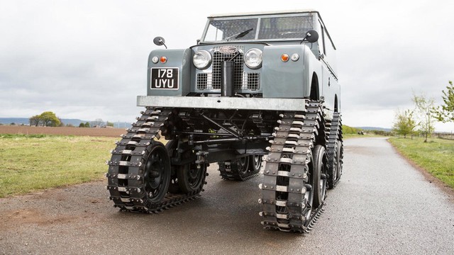 Làm quen với chiếc Land Rover dùng bánh xích như xe tăng, có thể đi trên mọi địa hình - Ảnh 1. Làm quen với chiếc Land Rover dùng bánh xích như xe tăng, có thể đi trên mọi địa hình - Ảnh 1.