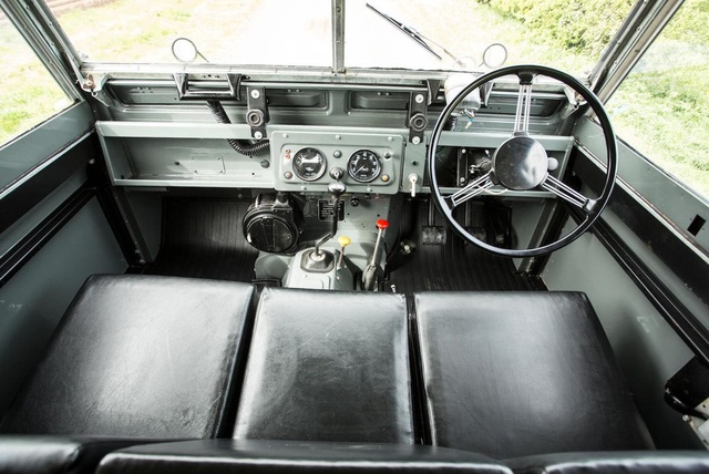 Làm quen với chiếc Land Rover dùng bánh xích như xe tăng, có thể đi trên mọi địa hình - Ảnh 9. Làm quen với chiếc Land Rover dùng bánh xích như xe tăng, có thể đi trên mọi địa hình - Ảnh 9.