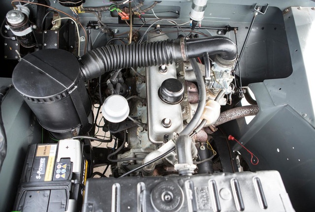 Làm quen với chiếc Land Rover dùng bánh xích như xe tăng, có thể đi trên mọi địa hình - Ảnh 13. Làm quen với chiếc Land Rover dùng bánh xích như xe tăng, có thể đi trên mọi địa hình - Ảnh 13.