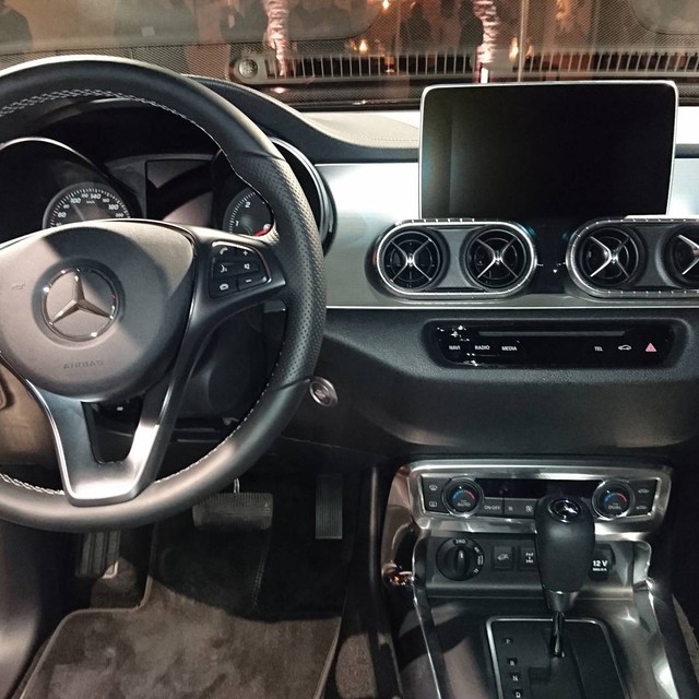 Cận cảnh vẻ đẹp bằng xương, bằng thịt của xe bán tải hạng sang Mercedes-Benz X-Class 2018 - Ảnh 10.