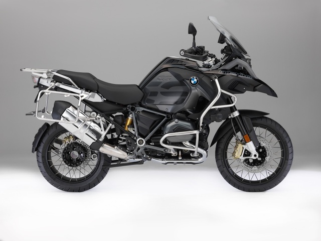 BMW nâng cấp hàng loạt mẫu mô tô phân khối lớn lên phiên bản 2018 - Ảnh 2.