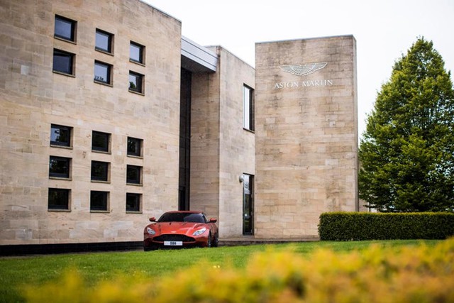 Khám phá nơi sinh ra những chiếc Aston Martin hàng thửa dành cho giới siêu giàu - Ảnh 1.