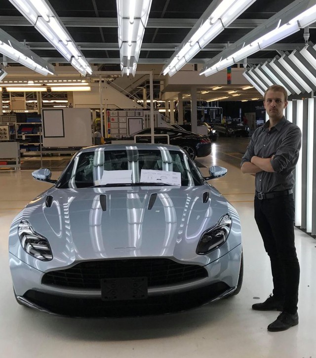 Khám phá nơi sinh ra những chiếc Aston Martin hàng thửa dành cho giới siêu giàu - Ảnh 3.