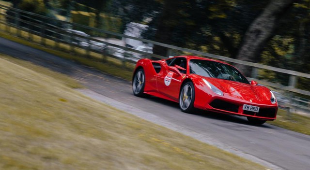Mãn nhãn với cảnh 70 chiếc siêu xe Ferrari đẹp nhất cùng nhau tụ tập - Ảnh 8.