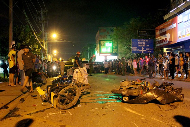Video khoảnh khắc Hyundai Santa Fe gây tai nạn liên hoàn cho 12 xe tại Sài Gòn - Ảnh 7.